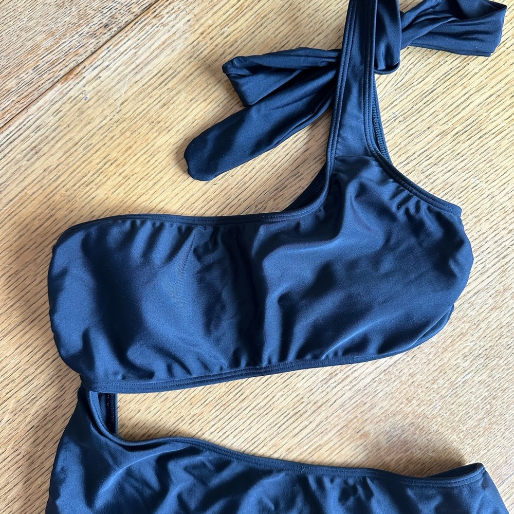 Abercrombie one shoulder, cut out bathing suit